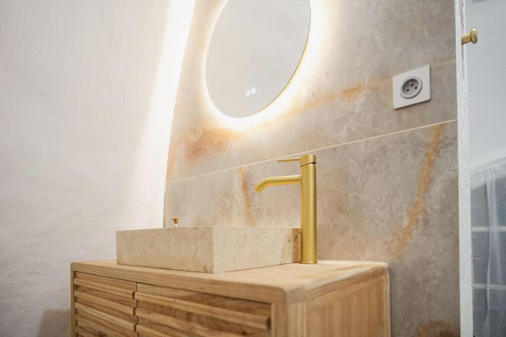 Le Temple D'Aphrodite, Appartement Avec Spa Vienne Kültér fotó