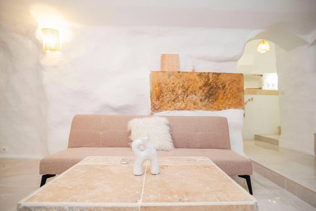 Le Temple D'Aphrodite, Appartement Avec Spa Vienne Kültér fotó