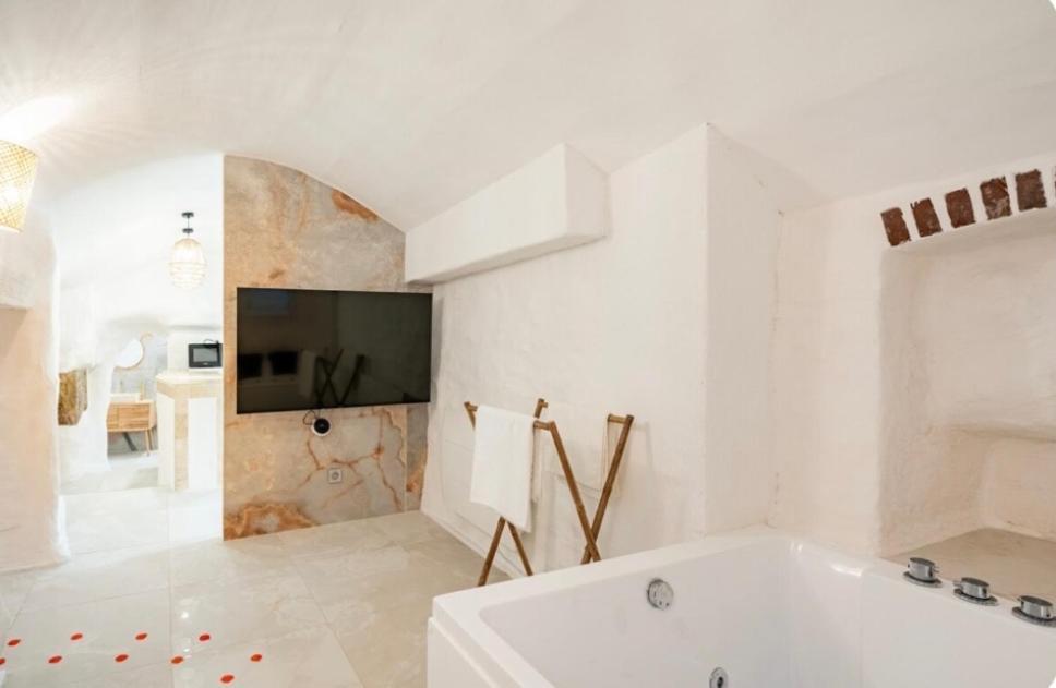 Le Temple D'Aphrodite, Appartement Avec Spa Vienne Kültér fotó